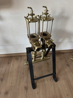2-Laternen Verschneidbock in Messing